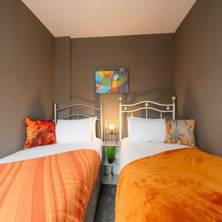 Art-Filled Bohemian 1 Bedroom Apt 2 Beds Colourful Praise Inn Apartment Kingston upon Hull Exterior foto